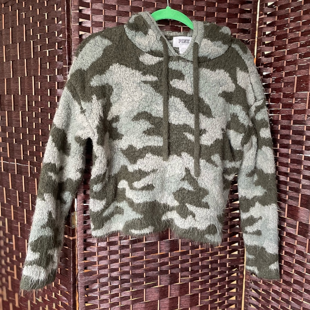 PINK Victoria’s Secret Fuzzy Crop Hoodie Green and Grey Camouflage - Size Medium